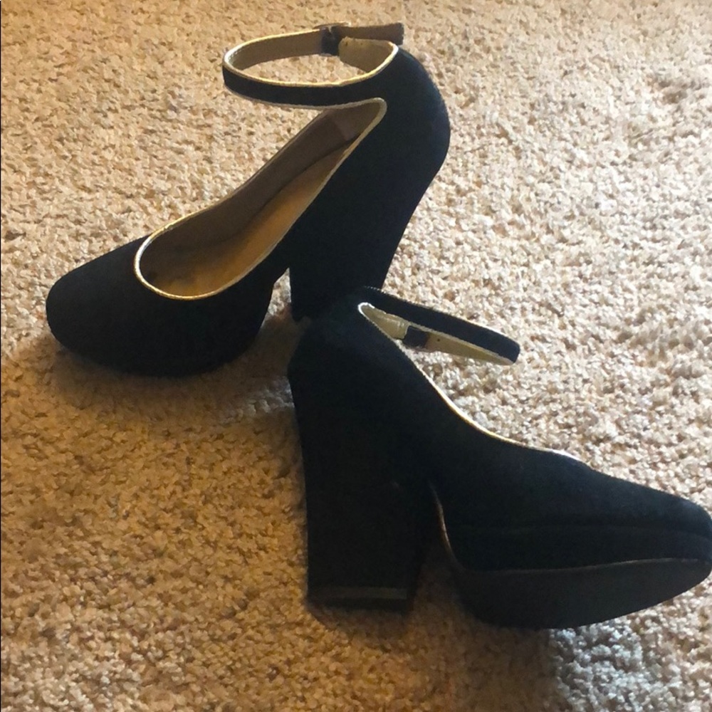 Size 7 velvet closed toe heels with gold trim